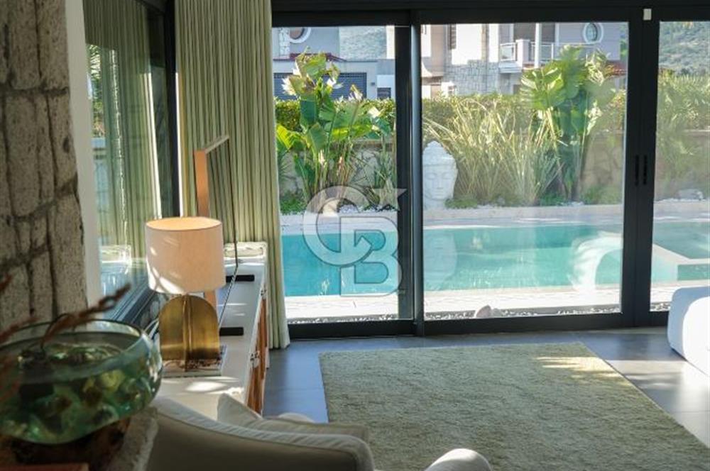 ALAÇATI GÖBENE MAHALLESİNDE SATILIK LÜKS VİLLA