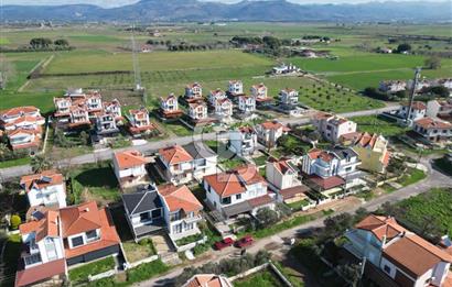 Mavinin ve Yeşilinin Buluştuğu Nokta: Altınova’da Fırsat Villası!