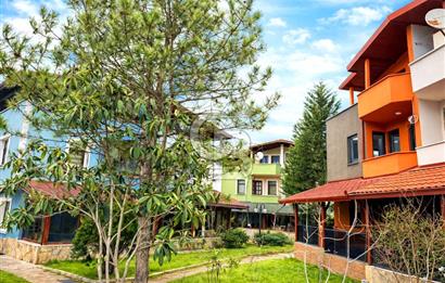 site içinde baştan sona yenilenmiş 4+1  tripleks villa