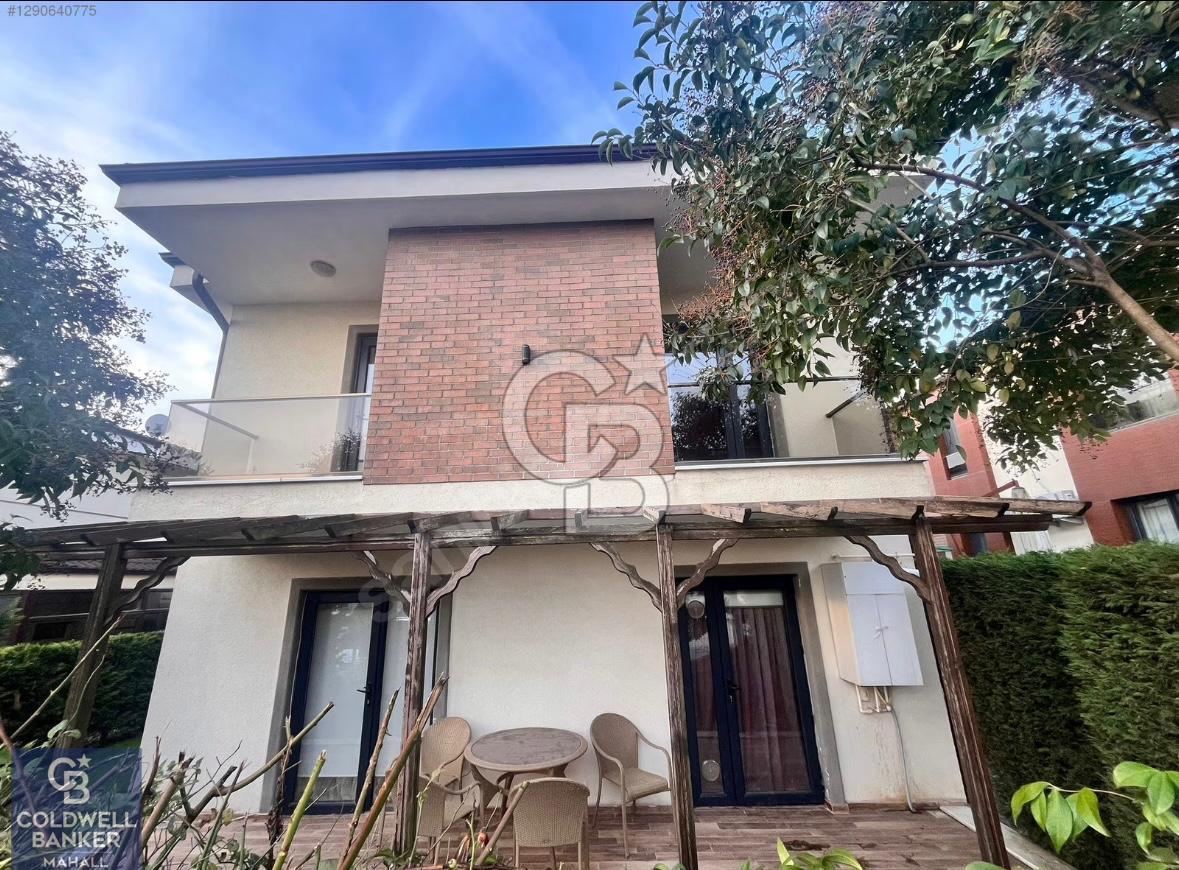 Başiskele Nar Konakları Sitesinde 3+1 Satılık Villa