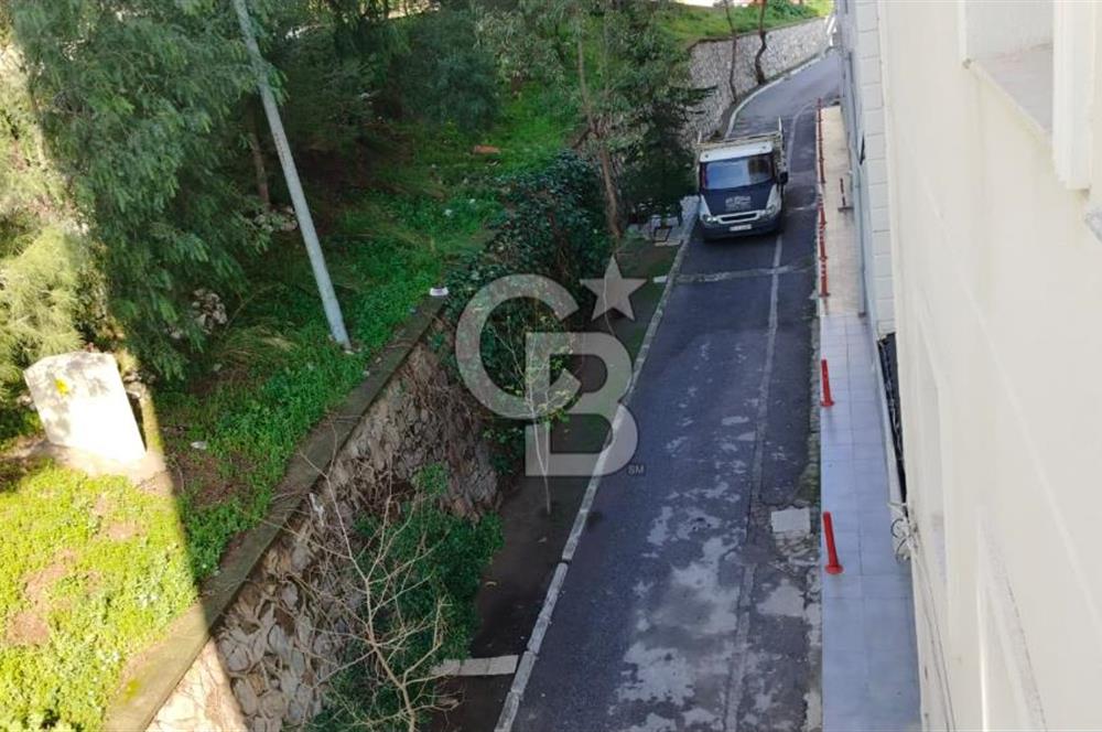 Çiğli, Egekent Mah., Sağlıkçılar Sitesinde 3+1 Satılık Daire