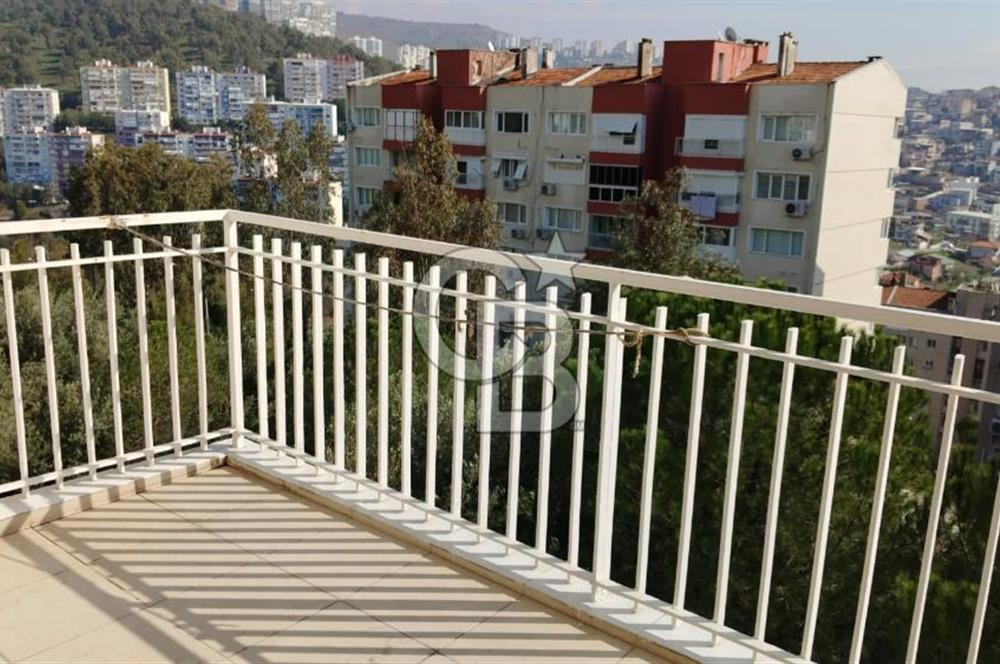 Çiğli, Egekent Mah., Sağlıkçılar Sitesinde 3+1 Satılık Daire