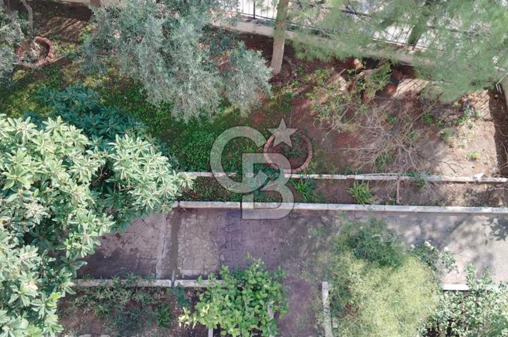 Çiğli, Egekent Mah., Sağlıkçılar Sitesinde 3+1 Satılık Daire