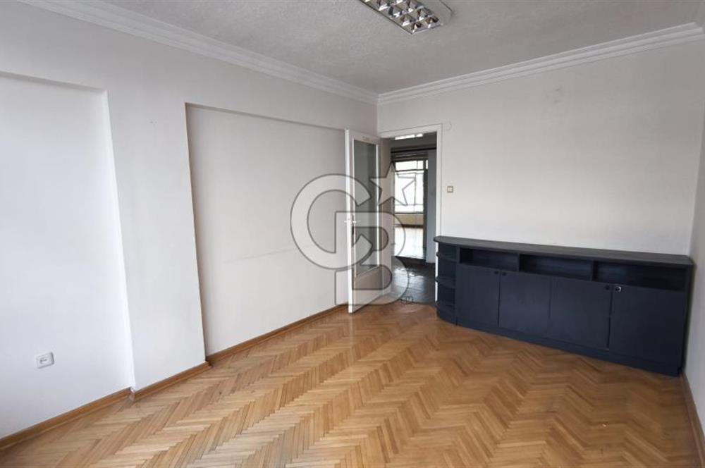 KIZILAY MEŞRUTİYET CADDESİNDE KİRALIK 4+1 OFİS