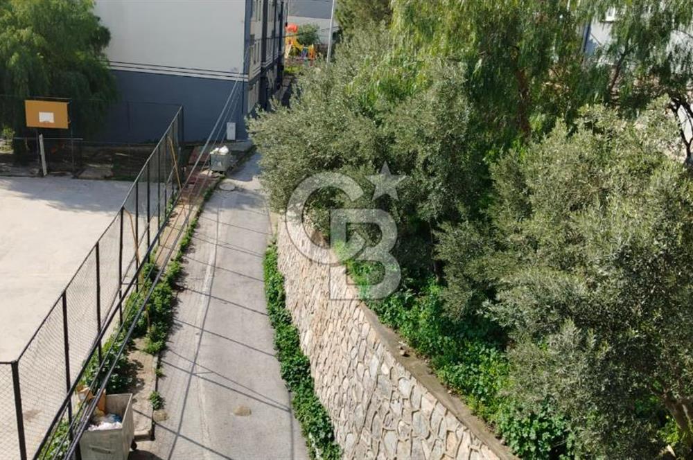 Çiğli, Egekent Mah., Sağlıkçılar Sitesinde 3+1 Satılık Daire