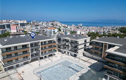 KUŞADASI İKİÇEŞMELİK MAHALLESİNDE OTOPARKLI GÜVENLİKLİ YENİ 1+1  DAİRE