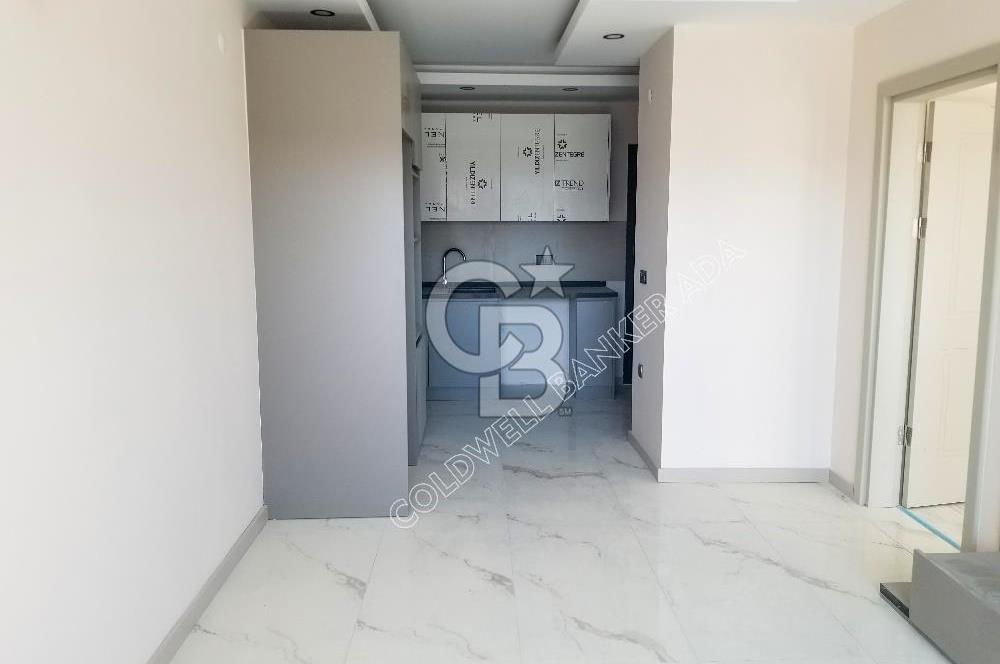 KUŞADASI İKİÇEŞMELİK MAHALLESİNDE OTOPARKLI GÜVENLİKLİ YENİ 1+1  DAİRE