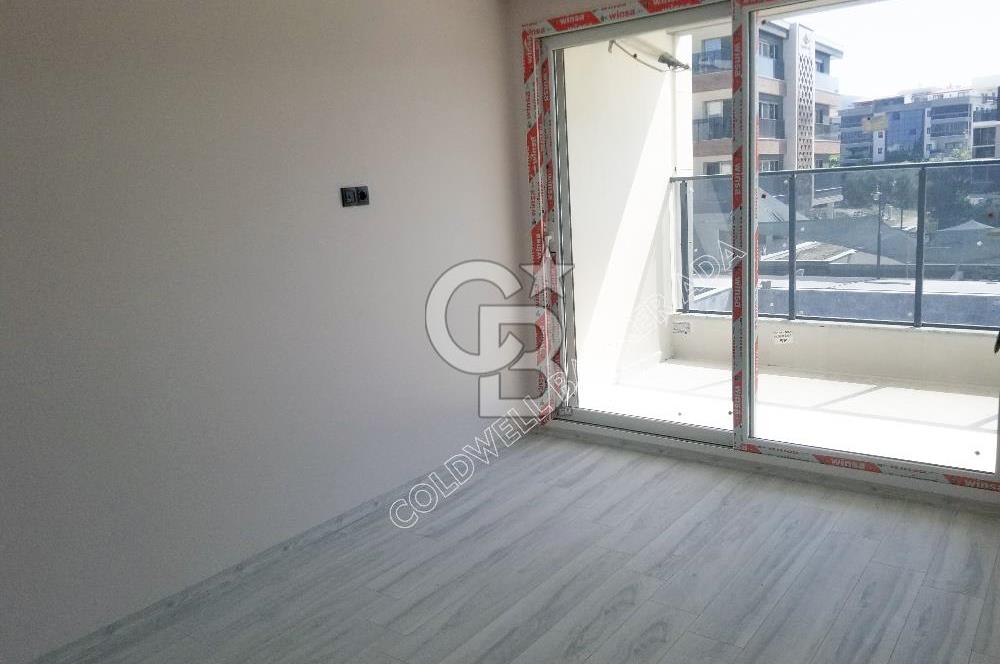 KUŞADASI İKİÇEŞMELİK MAHALLESİNDE OTOPARKLI GÜVENLİKLİ YENİ 1+1  DAİRE