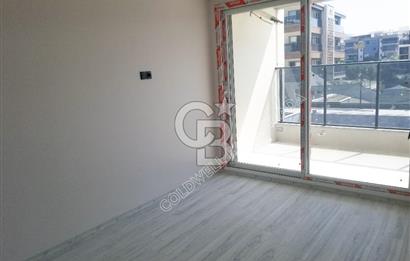 KUŞADASI İKİÇEŞMELİK MAHALLESİNDE OTOPARKLI GÜVENLİKLİ YENİ 1+1  DAİRE