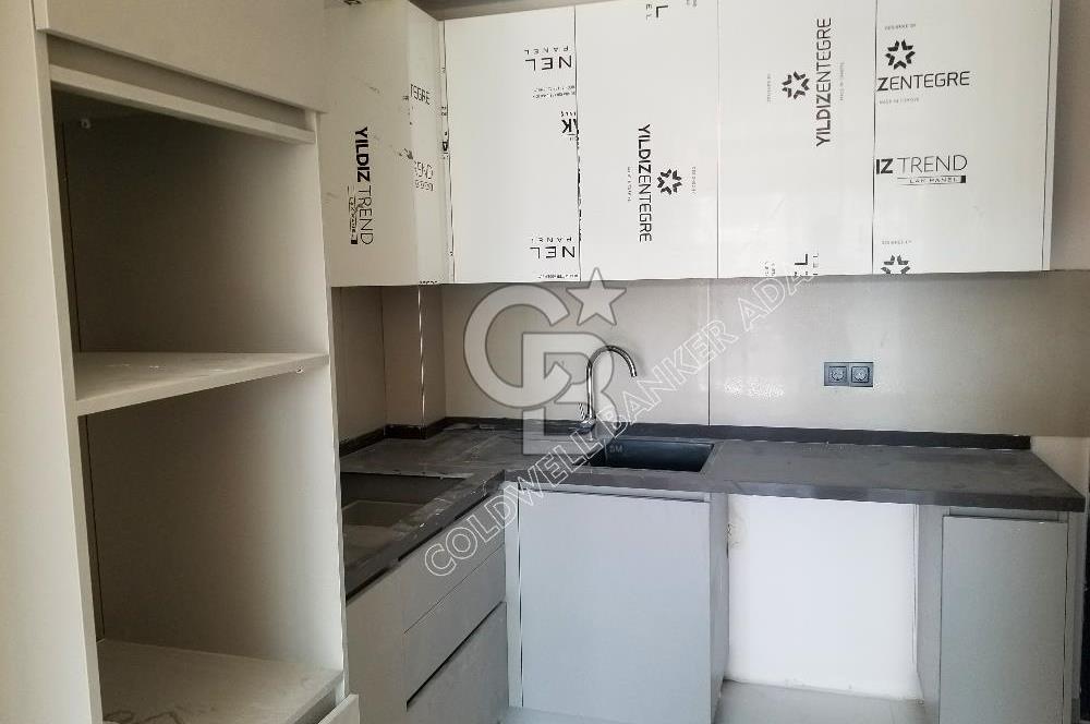 KUŞADASI İKİÇEŞMELİK MAHALLESİNDE OTOPARKLI GÜVENLİKLİ YENİ 1+1  DAİRE