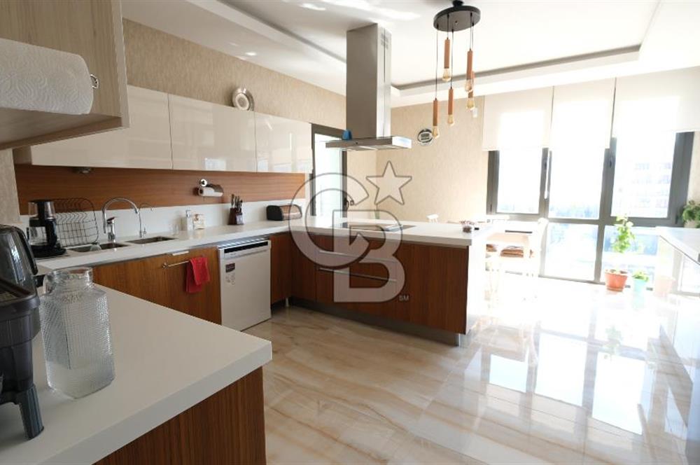 PARK CADDESİ VİVENDİ SİTESİ'NDE KATTA TEK 4,5+1 SATILIK DAİRE