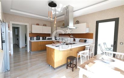 PARK CADDESİ VİVENDİ SİTESİ'NDE KATTA TEK 4,5+1 SATILIK DAİRE