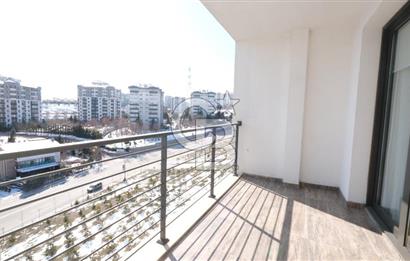 PARK CADDESİ VİVENDİ SİTESİ'NDE KATTA TEK 4,5+1 SATILIK DAİRE