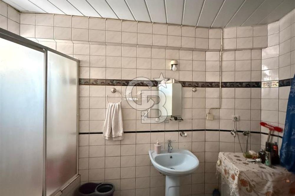 MEYDAN KAVŞAĞINDA SATILIK KATTA TEK DAİRE GENİŞ ARAKAT 3+1