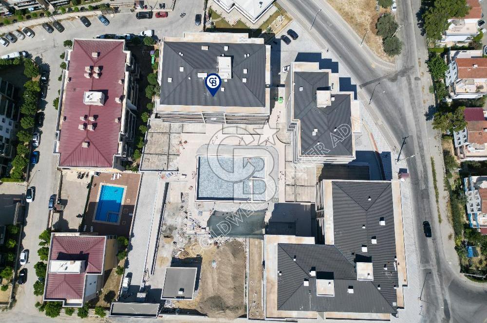 KUŞADASI İKİÇEŞMELİK MAHALLESİNDE OTOPARKLI GÜVENLİKLİ YENİ 1+1  DAİRE