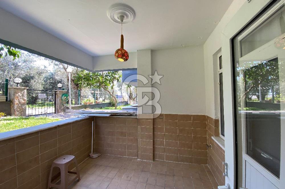 ALTINOLUK’TA HAVUZLU DENİZE 50 M. HAVUZLU SİTE İÇİNDE SATILIK 2+1 DAİRE