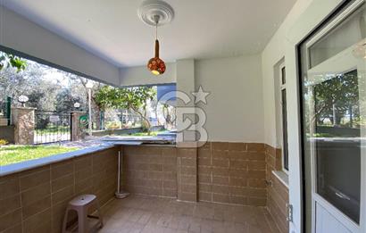 ALTINOLUK’TA HAVUZLU DENİZE 50 M. HAVUZLU SİTE İÇİNDE SATILIK 2+1 DAİRE