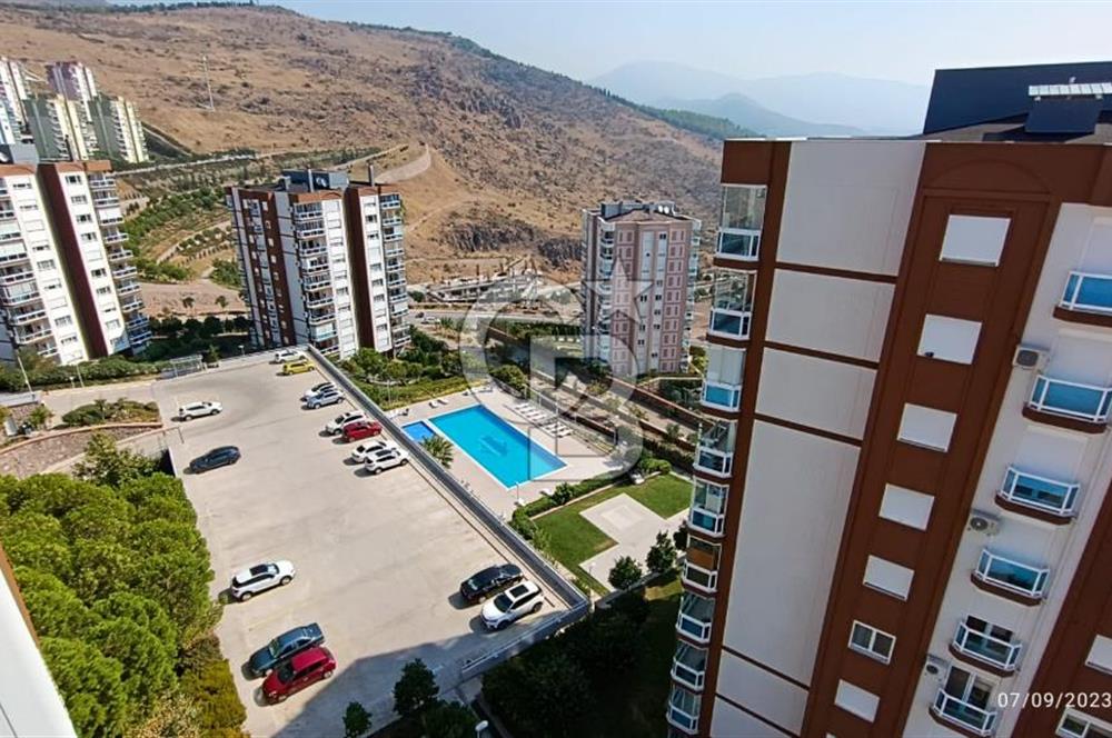 Karşıyaka Yüksek vadi evlerinde Manzaralı Kiralık 4+1