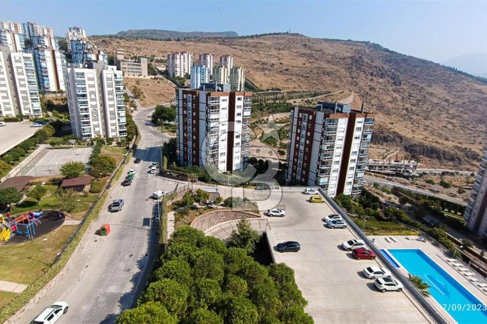 Karşıyaka Yüksek vadi evlerinde Manzaralı Kiralık 4+1