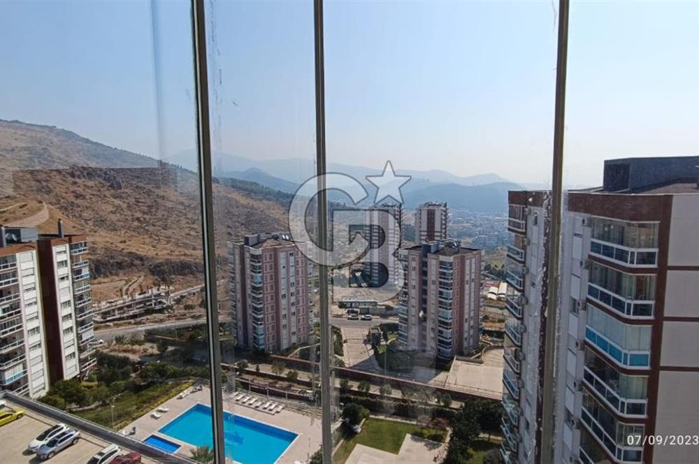 Karşıyaka Yüksek vadi evlerinde Manzaralı Kiralık 4+1