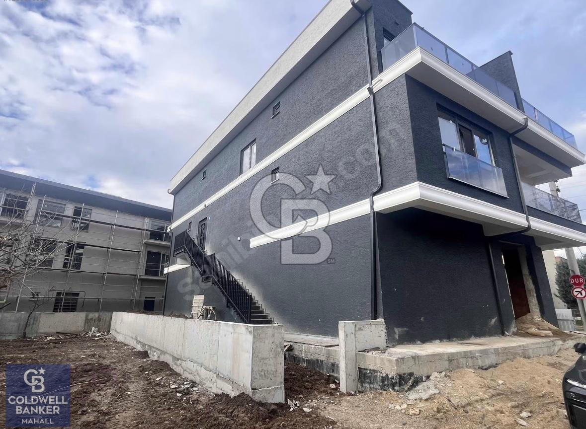 Başiskele Sahil'de 1+1 Dublex Kiralık Daire