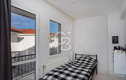 Yenifoça Merkezi Konumda Satılık 3+1 Tripleks Villa