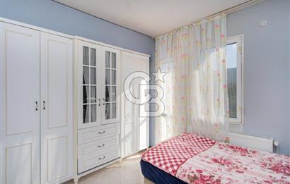 Yenifoça Merkezi Konumda Satılık 3+1 Tripleks Villa