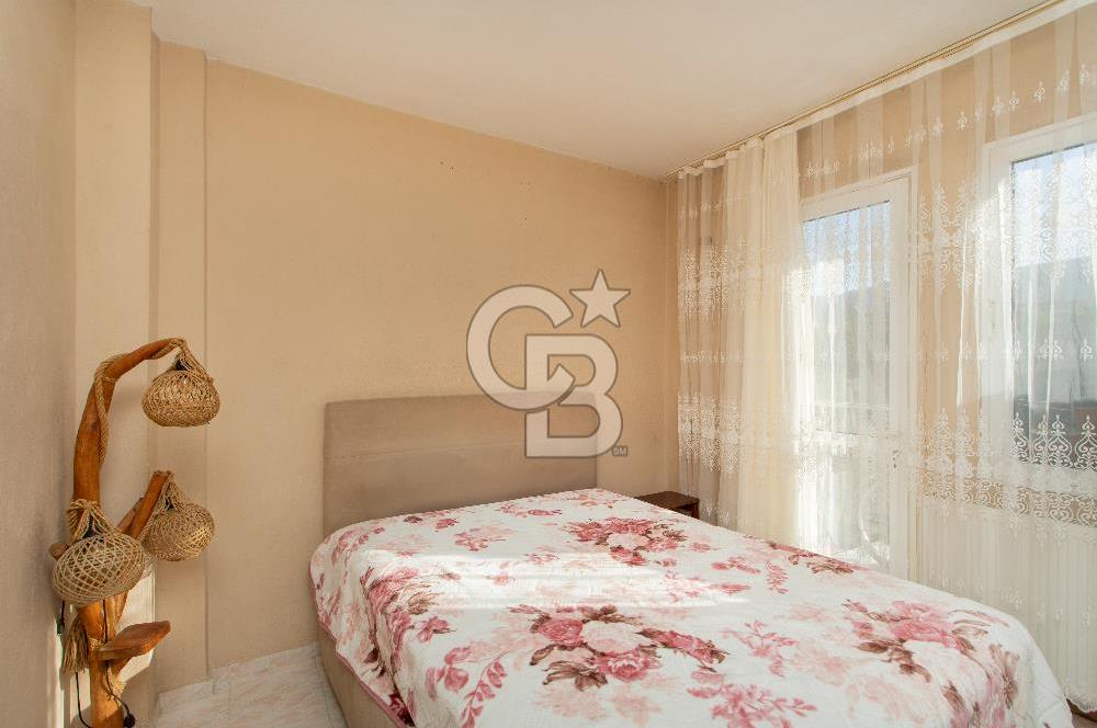 Yenifoça Merkezi Konumda Satılık 3+1 Tripleks Villa