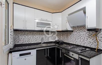 Yenifoça Merkezi Konumda Satılık 3+1 Tripleks Villa