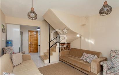 Yenifoça Merkezi Konumda Satılık 3+1 Tripleks Villa