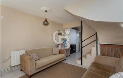 Yenifoça Merkezi Konumda Satılık 3+1 Tripleks Villa