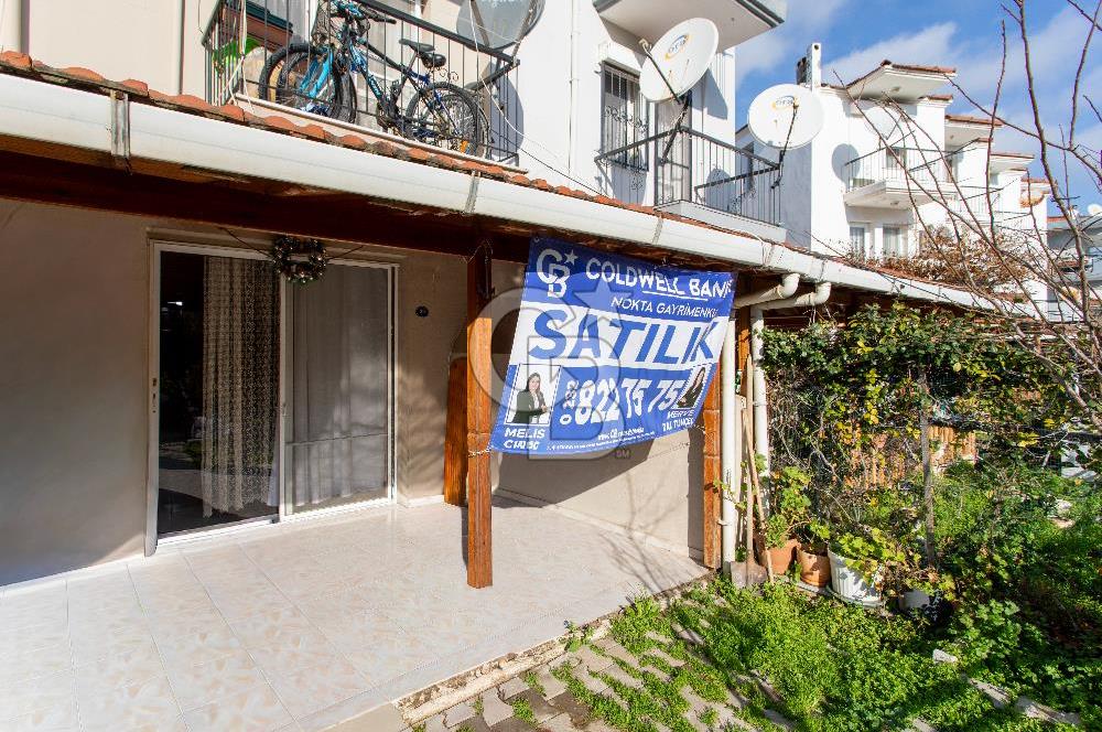 Yenifoça Merkezi Konumda Satılık 3+1 Tripleks Villa