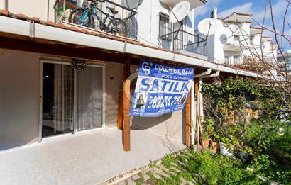 Yenifoça Merkezi Konumda Satılık 3+1 Tripleks Villa