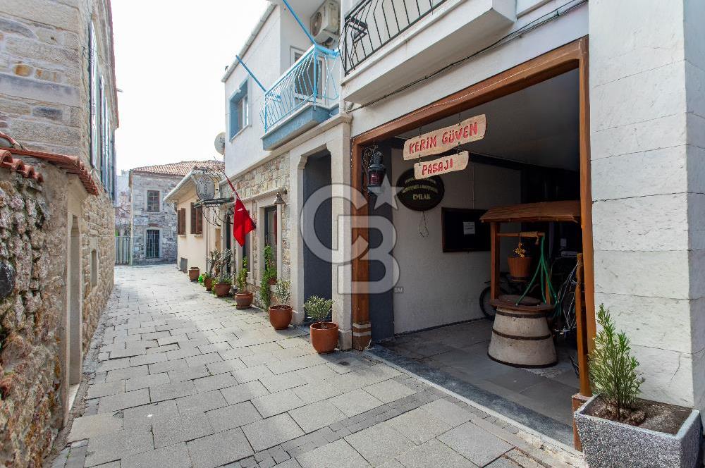 Foça Fevzipaşa Mah. Pasaj İçerisinde Satılık Dükkan