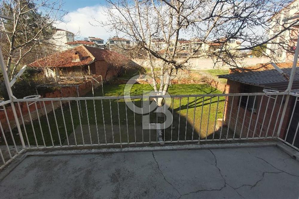 Afyon-Dazkırı Yeniyol Mah.de Merkeze Yakın Satılık Müstakil Ev ve Arsası