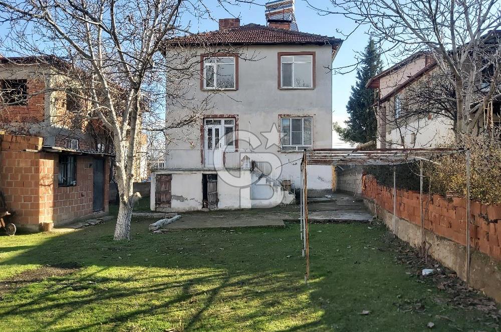 Afyon-Dazkırı Yeniyol Mah.de Merkeze Yakın Satılık Müstakil Ev ve Arsası