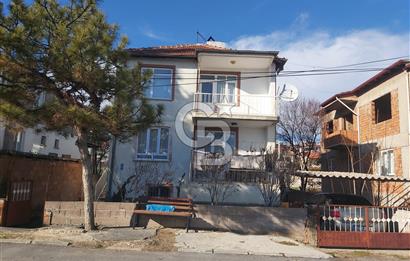 Afyon-Dazkırı Yeniyol Mah.de Merkeze Yakın Satılık Müstakil Ev ve Arsası