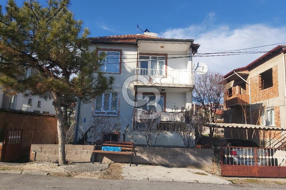 Afyon-Dazkırı Yeniyol Mah.de Merkeze Yakın Satılık Müstakil Ev ve Arsası