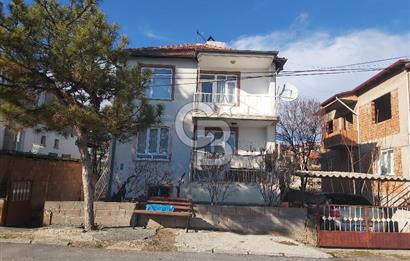 Afyon-Dazkırı Yeniyol Mah.de Merkeze Yakın Satılık Müstakil Ev ve Arsası