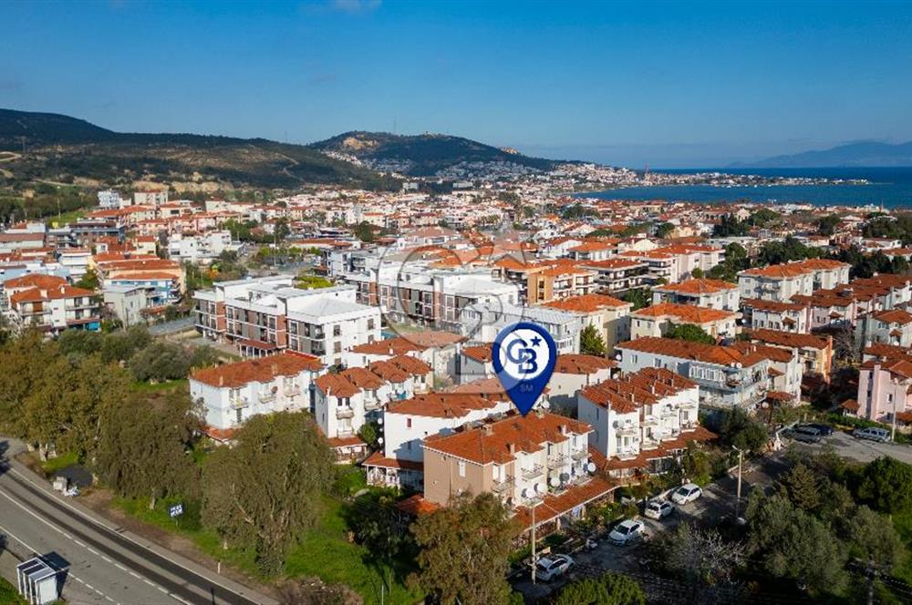 Yenifoça Merkezi Konumda Satılık 3+1 Tripleks Villa