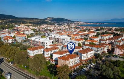 Yenifoça Merkezi Konumda Satılık 3+1 Tripleks Villa