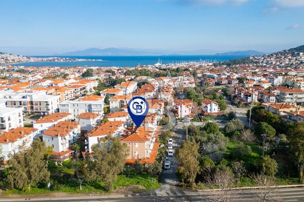 Yenifoça Merkezi Konumda Satılık 3+1 Tripleks Villa