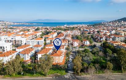 Yenifoça Merkezi Konumda Satılık 3+1 Tripleks Villa