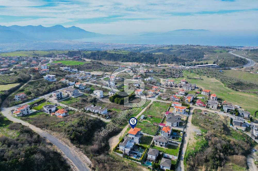 Kuşadası Yaylaköy de deniz manzaralı 7+1 tam müstakil villa