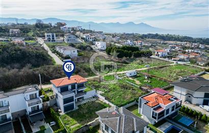 Kuşadası Yaylaköy de deniz manzaralı 7+1 tam müstakil villa