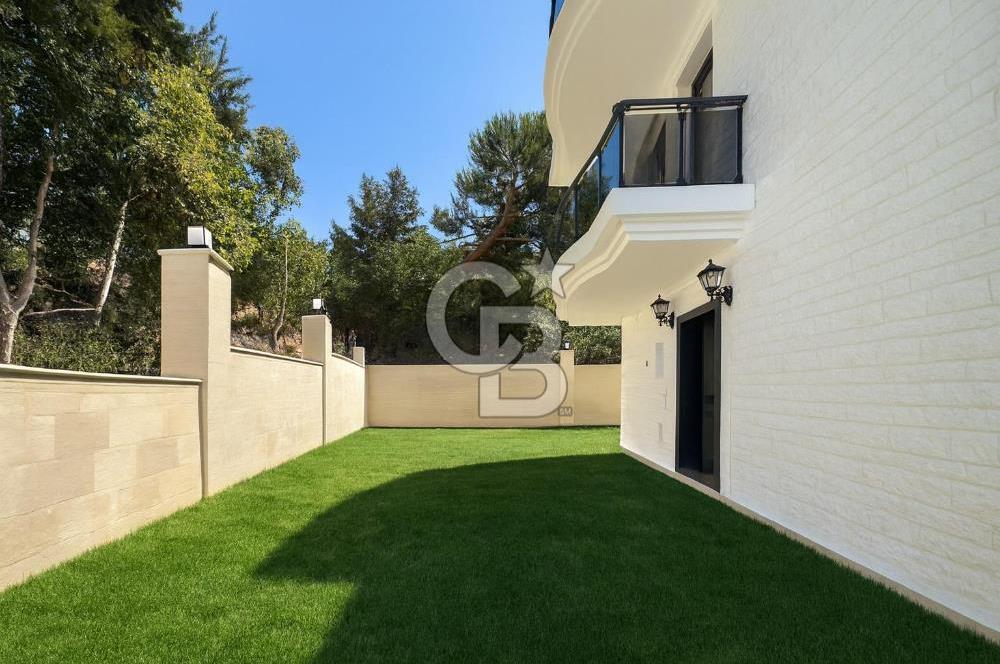 Büyükçekmece'de Deniz Manzaralı Sıfır 6+1 Teraslı Satılık Villa