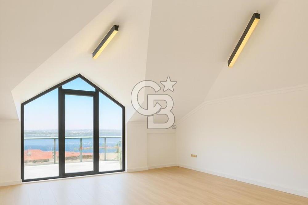 Büyükçekmece'de Deniz Manzaralı Sıfır 6+1 Teraslı Satılık Villa