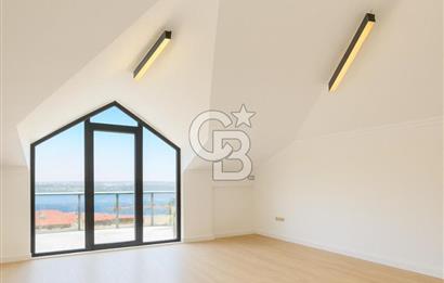 Büyükçekmece'de Deniz Manzaralı Sıfır 6+1 Teraslı Satılık Villa