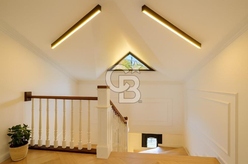 Büyükçekmece'de Deniz Manzaralı Sıfır 6+1 Teraslı Satılık Villa