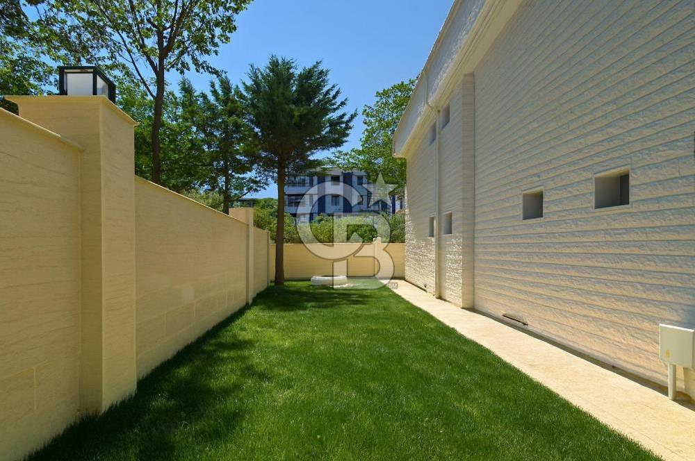 Büyükçekmece'de Deniz Manzaralı Sıfır 6+1 Teraslı Satılık Villa